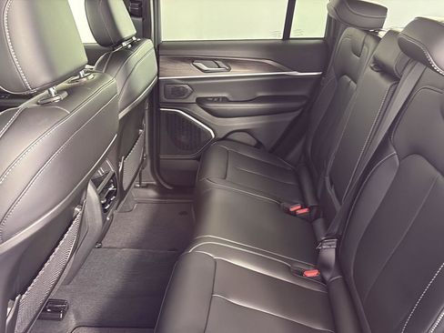 New 2026 Jeep Grand Cherokee Limited w/ Limited Altitude Package AWD/4WD image 10