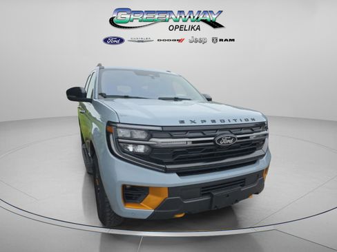 Used 2025 Ford Expedition Tremor AWD/4WD image 3