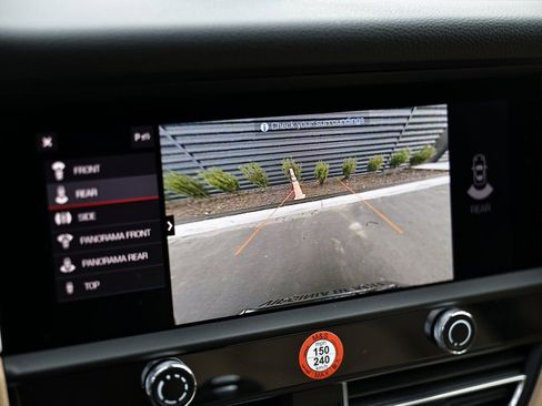 New 2026 Porsche Macan image 36