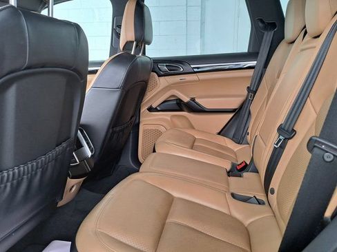 Used 2016 Porsche Cayenne AWD/4WD image 28