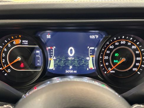 Used 2025 Jeep Wrangler Unlimited Sahara AWD/4WD image 40