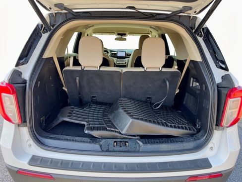 Used 2021 Ford Explorer XLT w/ Equipment Group 202A AWD/4WD image 28