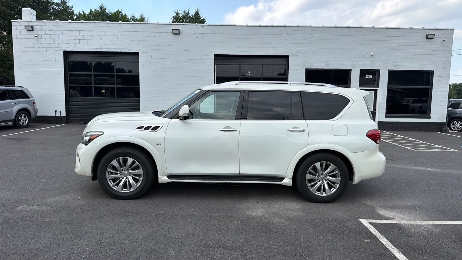 Used 2017 INFINITI QX80 2WD image 4