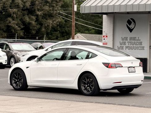 Used 2019 Tesla Model 3 Standard Range Plus image 7