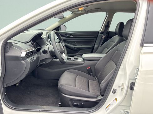 Used 2025 Nissan Altima 2.5 SV FWD image 10