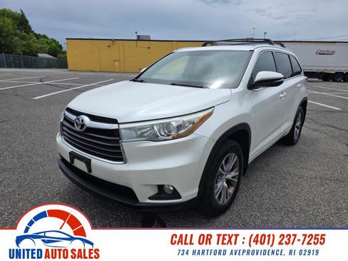 Used 2015 Toyota Highlander XLE AWD/4WD image 1
