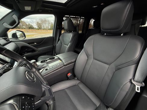 Used 2023 Lexus LX 600 4WD w/ Luxury Package image 15