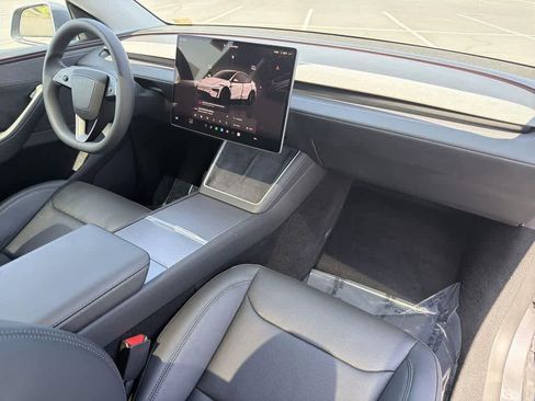 Used 2026 Tesla Model Y AWD image 44