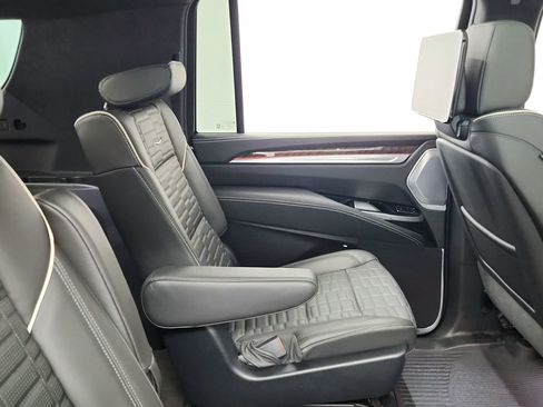 Certified 2025 Cadillac Escalade ESV Sport Platinum AWD/4WD image 29