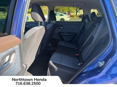 Used 2023 Nissan Rogue SV image 11