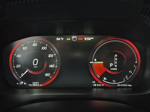 Used 2018 Volvo XC60 T8 R-Design image 18