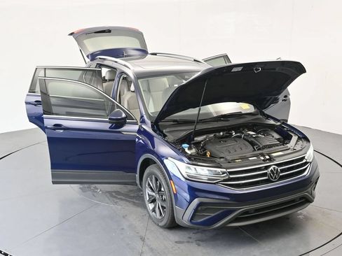 Used 2023 Volkswagen Tiguan SE w/ Panoramic Sunroof Package FWD image 38