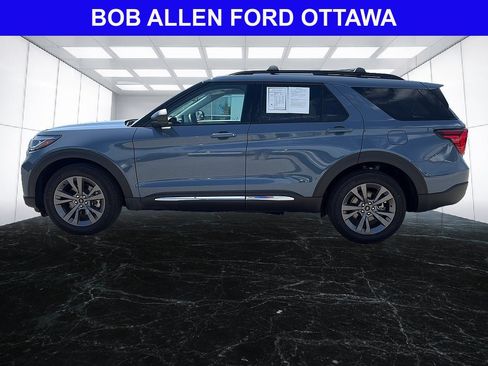 Used 2025 Ford Explorer Active w/ Active Comfort Package AWD/4WD image 2