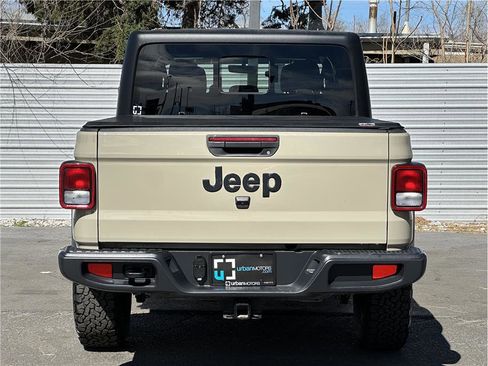 Used 2022 Jeep Gladiator Sport image 11