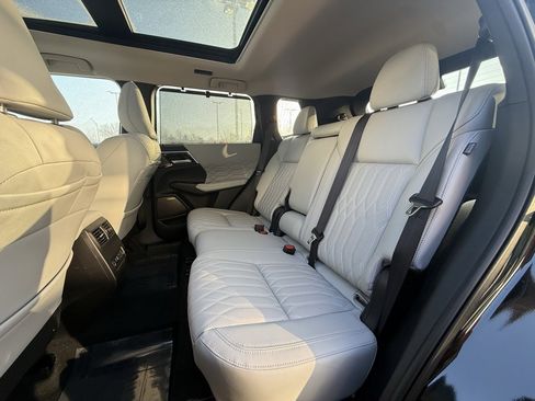 Used 2025 Mitsubishi Outlander SEL image 25