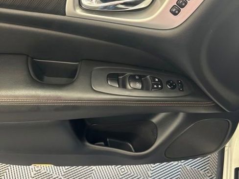 Certified 2020 Nissan Pathfinder SL FWD image 12