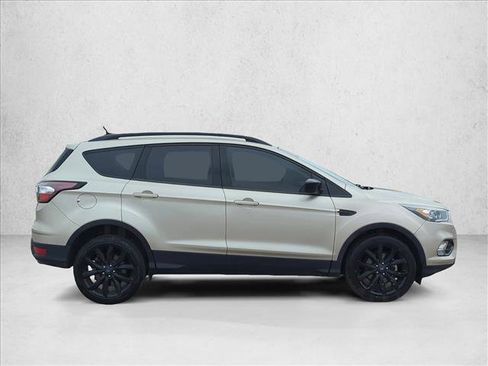 Used 2018 Ford Escape SE w/ SE Sport Appearance Package image 4
