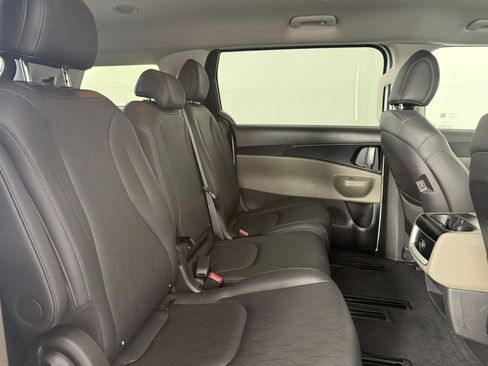 Used 2026 Kia Carnival FWD image 13