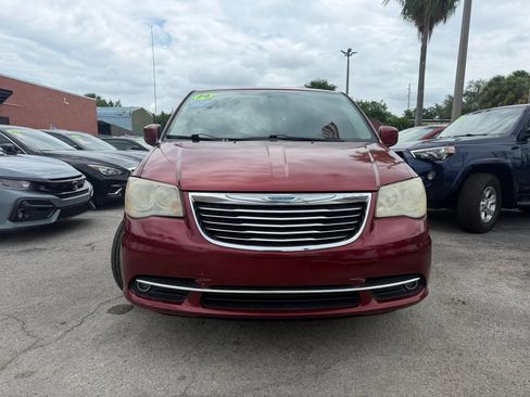 Used 2014 Chrysler Town & Country Touring FWD image 2