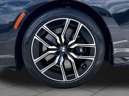 Used 2023 BMW 740i w/ Parking Assistance Package RWD image 11