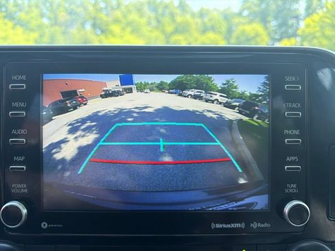 Used 2021 Toyota Highlander XLE AWD/4WD image 51
