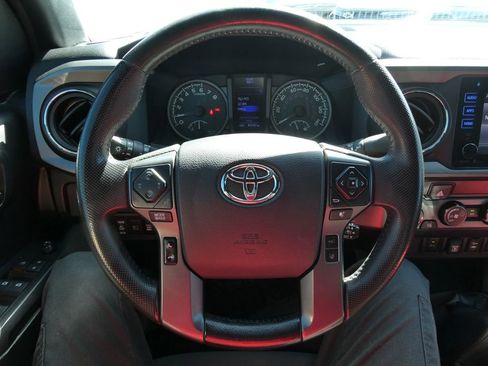 Used 2019 Toyota Tacoma TRD Off-Road w/ Technology Package AWD/4WD image 33