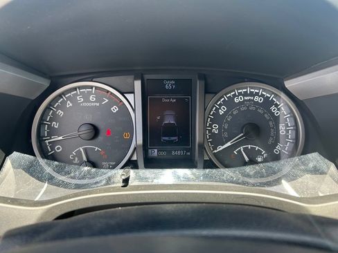 Used 2019 Toyota Tacoma SR5 AWD/4WD image 14
