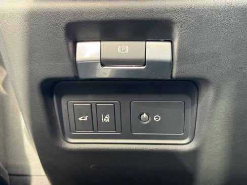 Used 2020 Jaguar E-PACE SE image 23