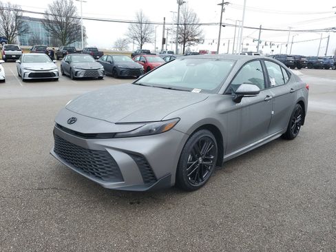 New 2026 Toyota Camry SE image 2