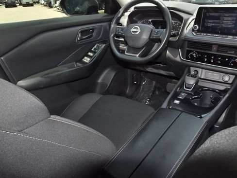 Used 2025 Nissan Rogue S FWD image 6