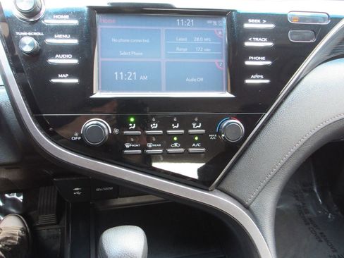 Used 2019 Toyota Camry LE FWD image 21
