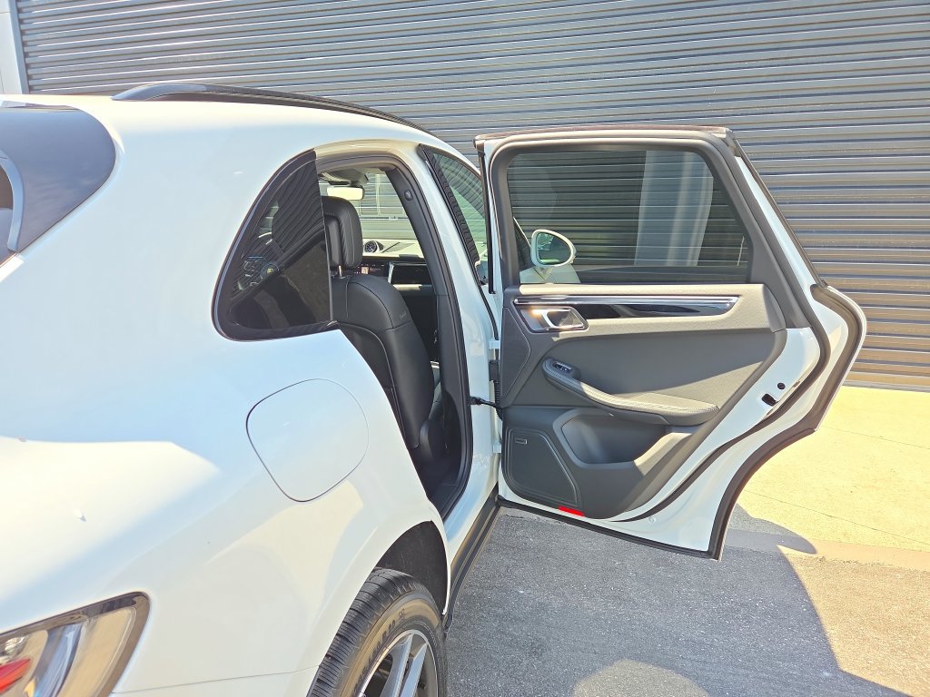 Certified 2026 Porsche Macan AWD/4WD image 19