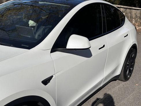 Used 2022 Tesla Model Y Performance image 13