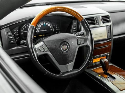 Used 2006 Cadillac XLR RWD image 13