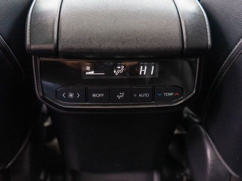 Used 2023 Toyota Highlander XLE image 15