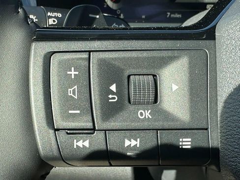 New 2026 Nissan Pathfinder SL image 12