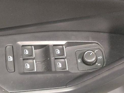 Used 2025 Volkswagen Jetta Sport FWD image 27
