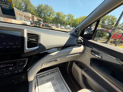 Used 2016 Honda Pilot Touring image 22