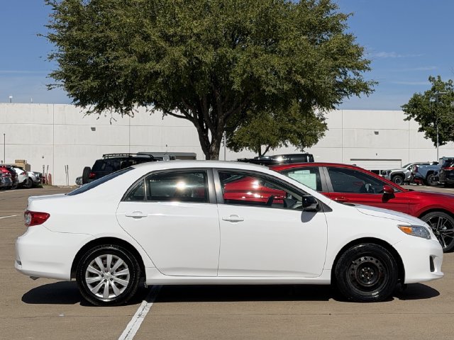 Used 2013 Toyota Corolla LE FWD image 3