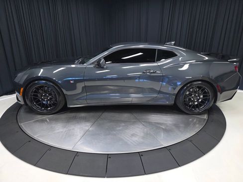 Used 2018 Chevrolet Camaro SS RWD image 10