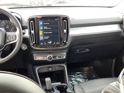 Used 2019 Volvo XC40 T5 Momentum AWD/4WD image 17