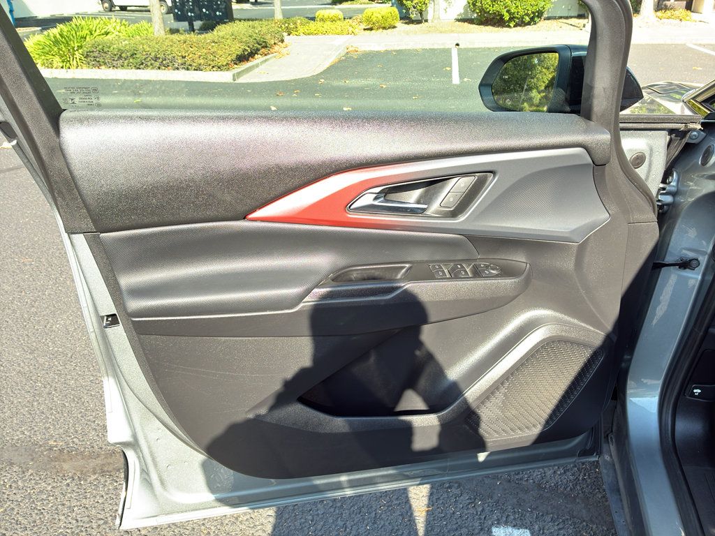 Used 2024 Chevrolet Equinox EV RS FWD image 20
