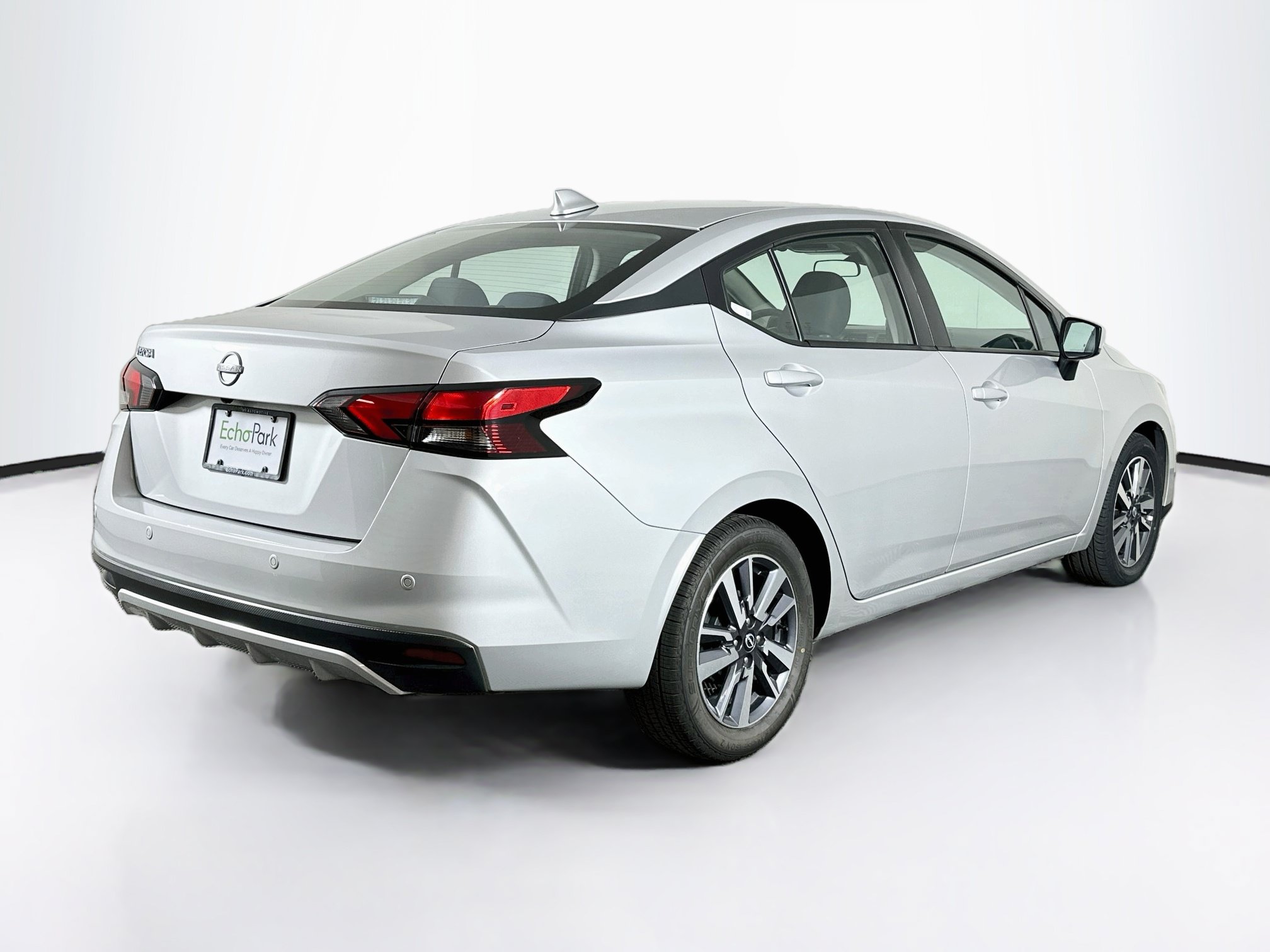 Used 2025 Nissan Versa SV FWD image 9