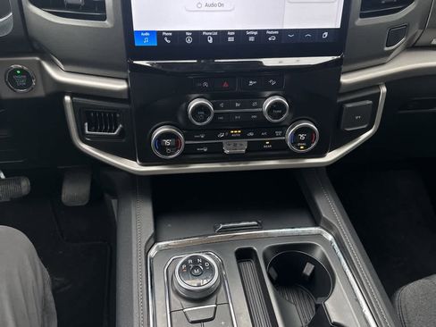 Used 2024 Ford Expedition Max XLT image 22