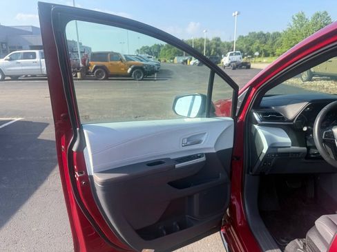 Used 2022 Toyota Sienna XSE w/ XSE Plus Package AWD/4WD image 10