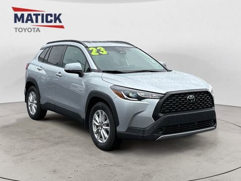Used 2023 Toyota Corolla Cross LE w/ Moonroof Package FWD image 1