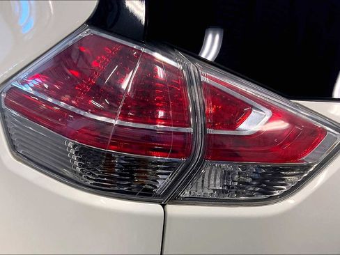 Used 2016 Nissan Rogue SL w/ SL Premium Package image 28