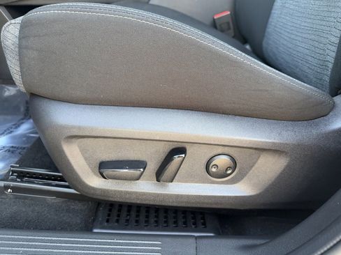 Used 2023 Nissan Rogue SV image 18