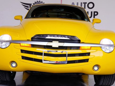 Used 2006 Chevrolet SSR w/ Preferred Equipment Group RWD image 16