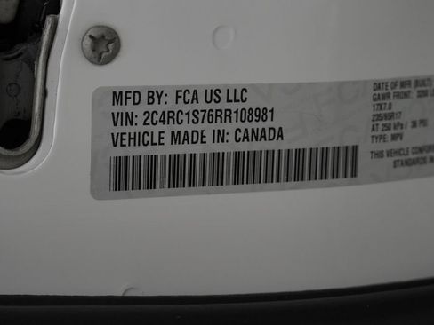 Used 2024 Chrysler Pacifica Limited FWD image 50